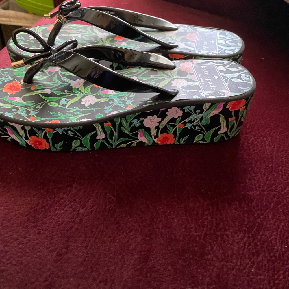 Kate Spade Size 7 Sandals - Picture 2 of 3